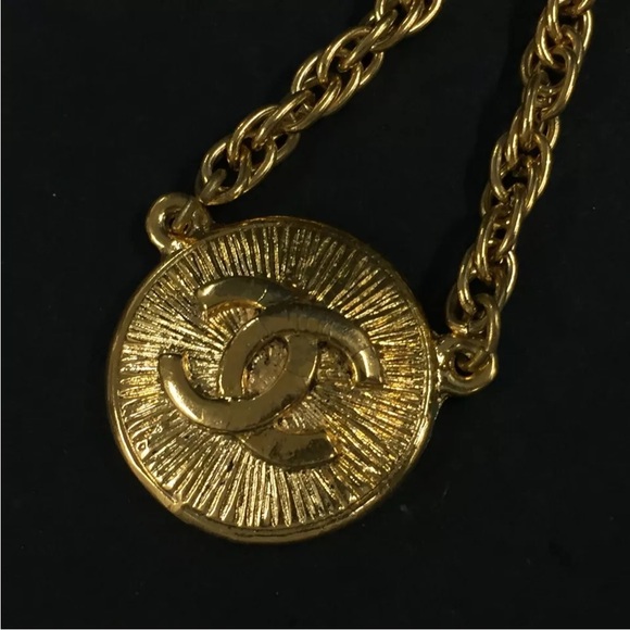 CHANEL CC Logo Gold Tone Pendant Necklace - Picture 3 of 8